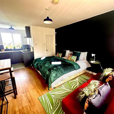 Studio Annexe By Papermill, Deeside - En-Suite, Heswall Esterno foto