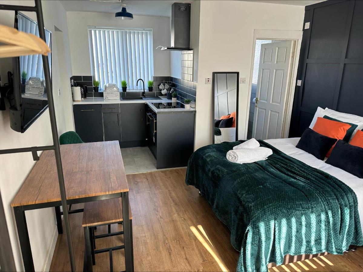 Studio Annexe By Papermill, Deeside - En-Suite, Heswall Esterno foto