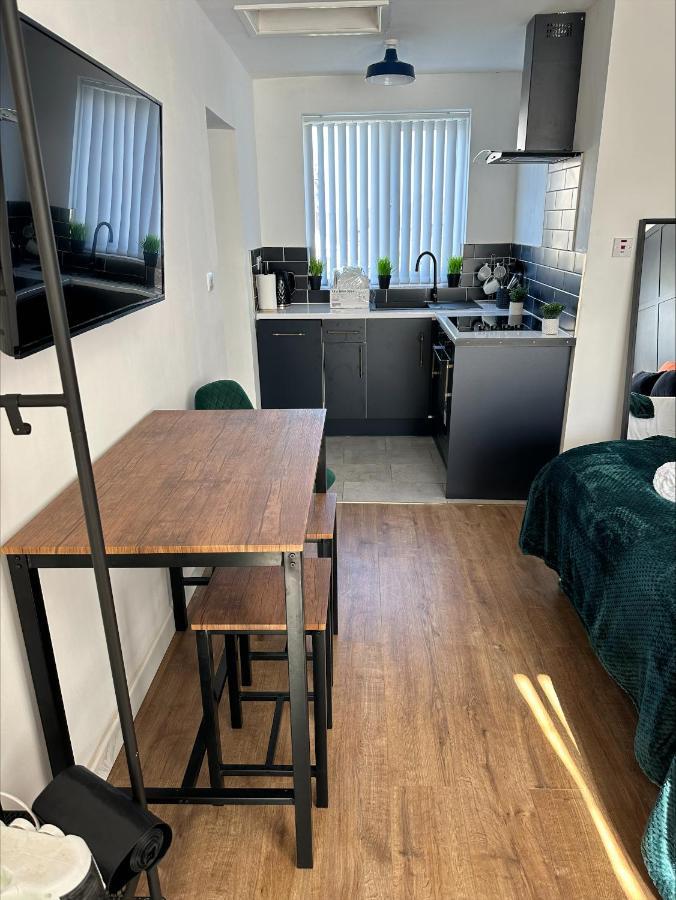 Studio Annexe By Papermill, Deeside - En-Suite, Heswall Esterno foto