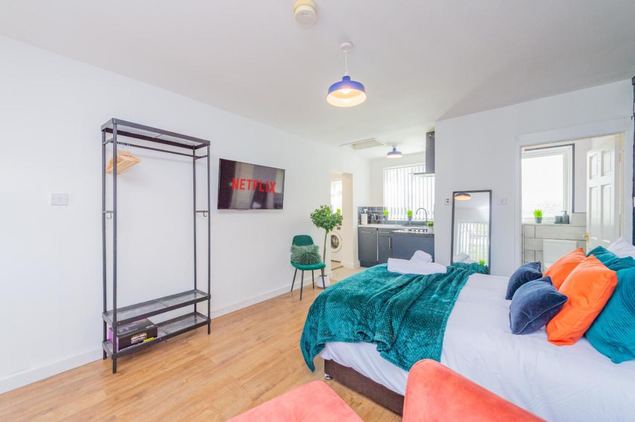 Studio Annexe By Papermill, Deeside - En-Suite, Heswall Esterno foto