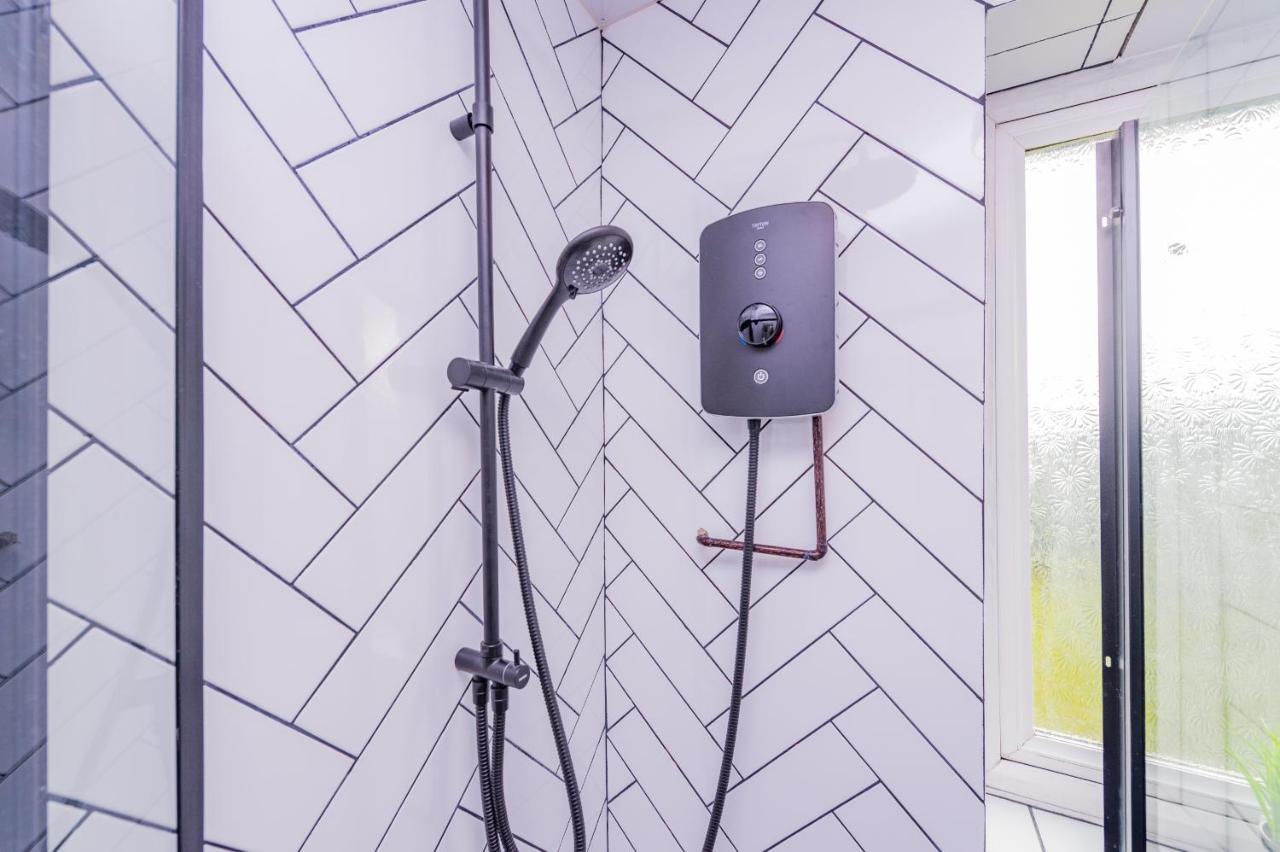 Studio Annexe By Papermill, Deeside - En-Suite, Heswall Esterno foto