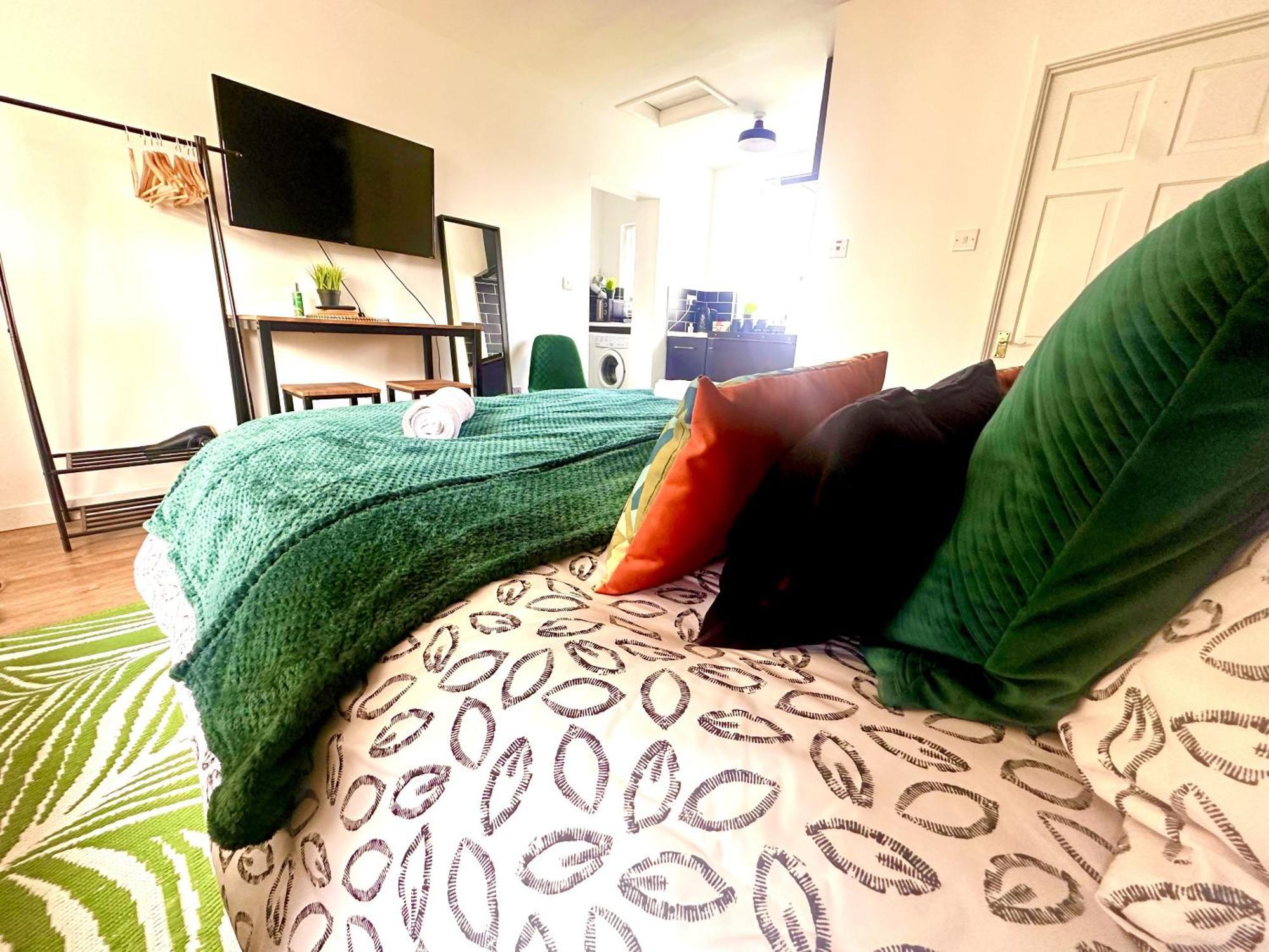 Studio Annexe By Papermill, Deeside - En-Suite, Heswall Esterno foto